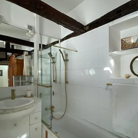Du Prince, 70 Sqm Ac Lift Terrace Garage Apartment