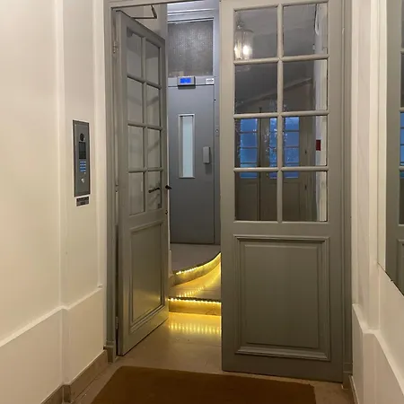 Du Prince, 70 Sqm Ac Lift Terrace Garage Apartment *
