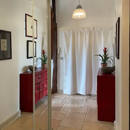 Du Prince, 70 Sqm Ac Lift Terrace Garage פריז